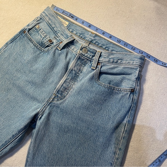 Levi's 501 Light Blue Classic Women's Jeans - Picture 12 of 16